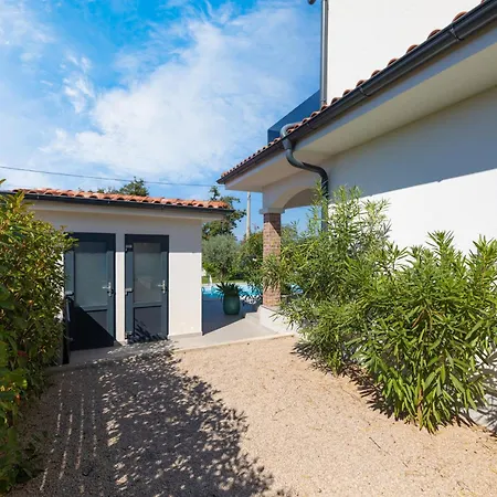 Vila Laura By El-pi Tours